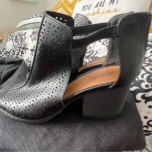 *Qupid Black Square Heel
